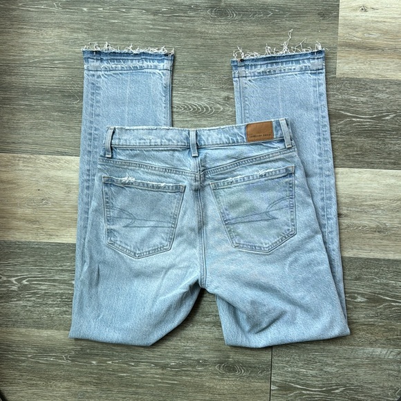 New With Tag American Eagle straight leg jeans size 2 - Picture 4 of 6